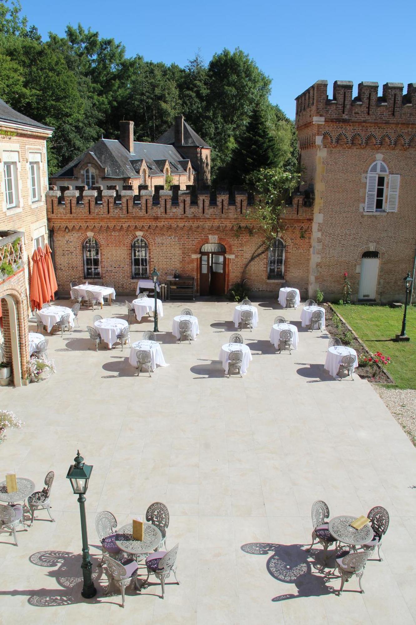Hostellerie Du Chateau Les Muids La Ferté-Saint-Aubin エクステリア 写真