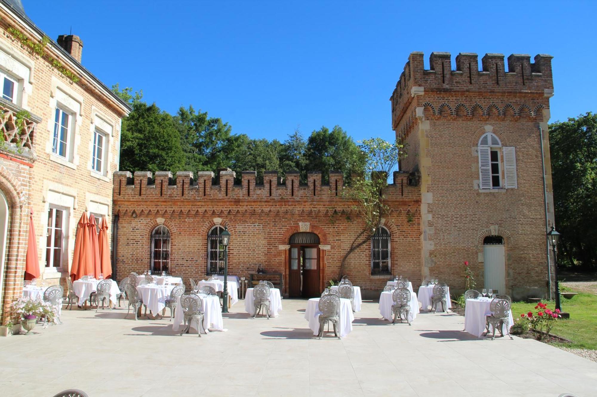 Hostellerie Du Chateau Les Muids La Ferté-Saint-Aubin エクステリア 写真