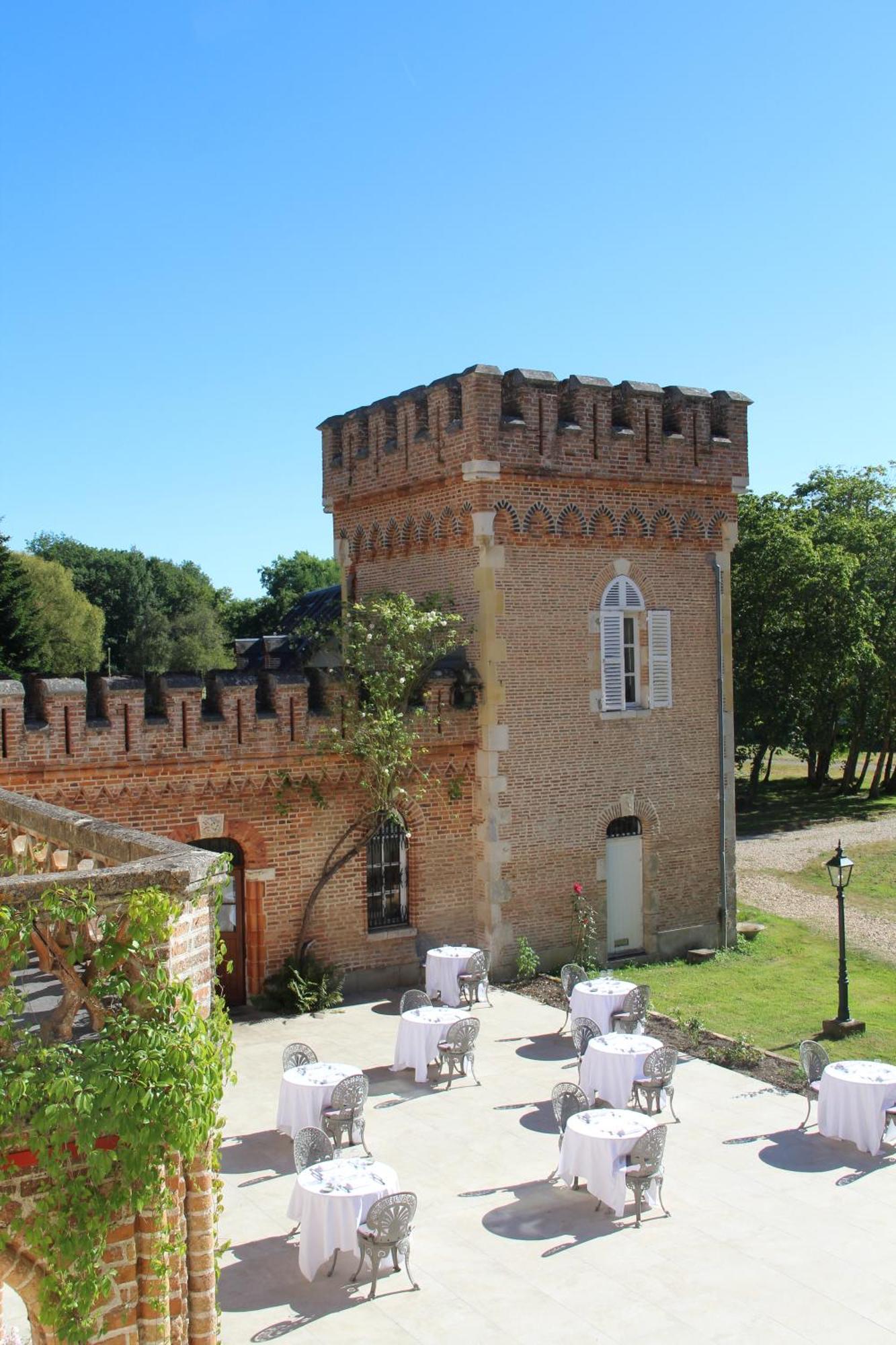 Hostellerie Du Chateau Les Muids La Ferté-Saint-Aubin エクステリア 写真