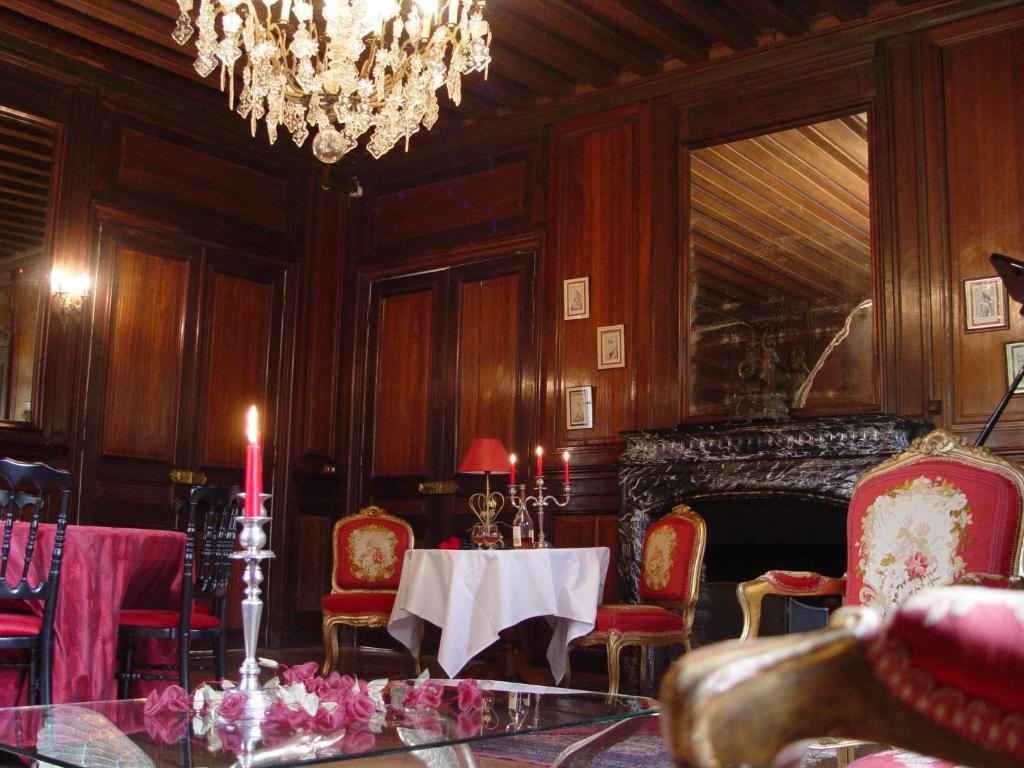 Hostellerie Du Chateau Les Muids La Ferté-Saint-Aubin エクステリア 写真