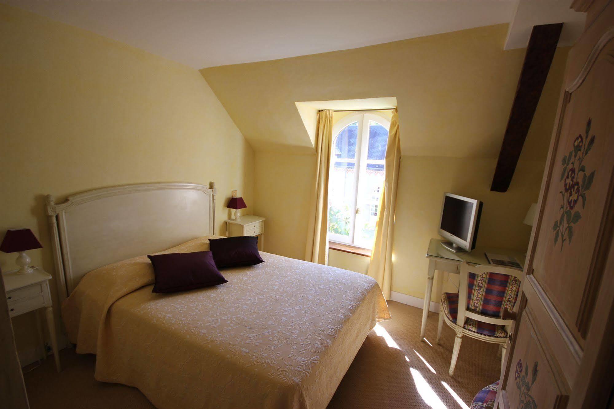 Hostellerie Du Chateau Les Muids La Ferté-Saint-Aubin エクステリア 写真